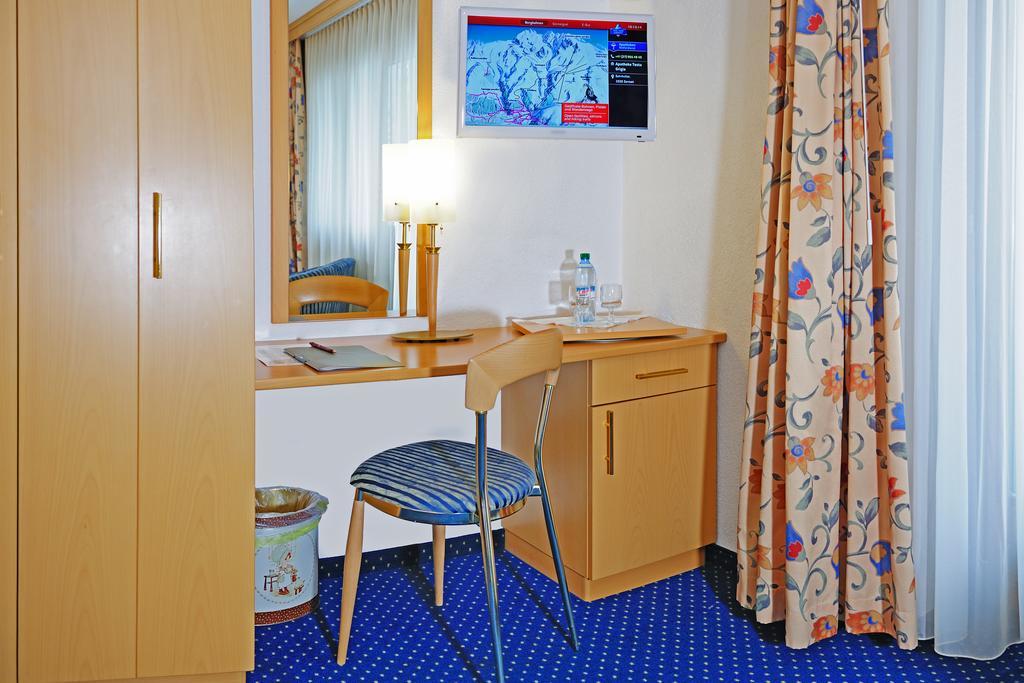Alpenrose Hotel Zermatt Room photo